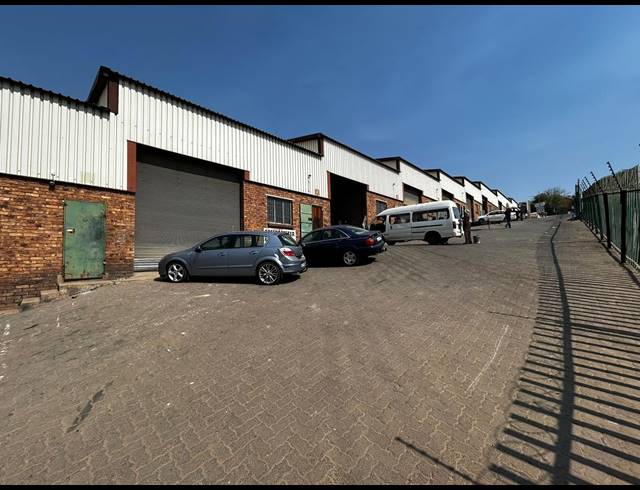 165M² WAREHOUSE TO LET IN LOMBARDY WEST